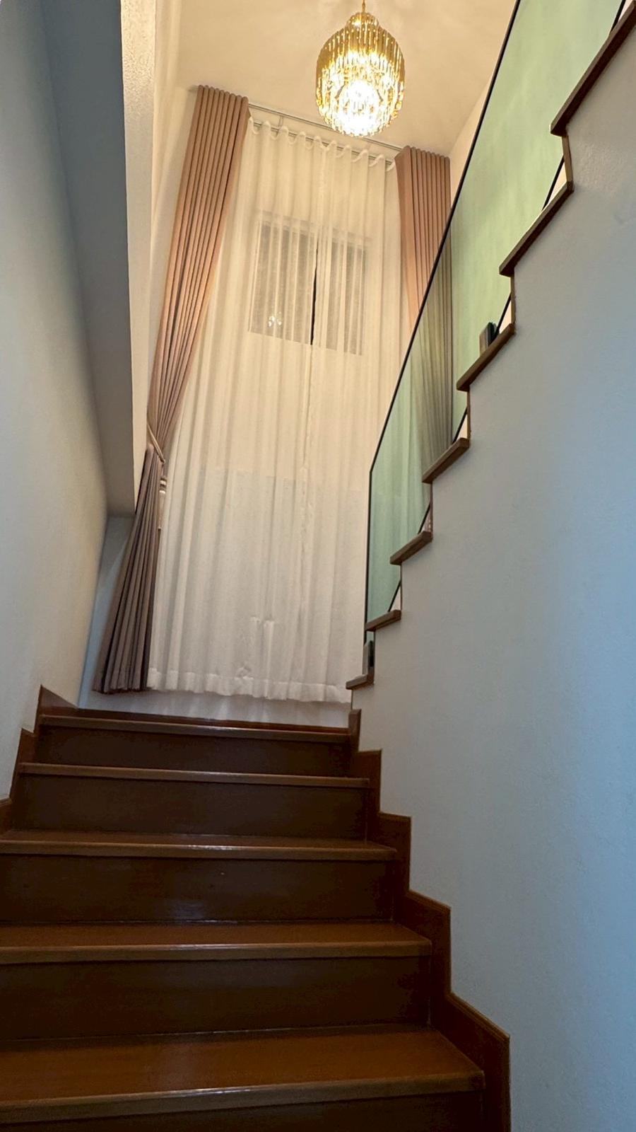 Solid wood staircase